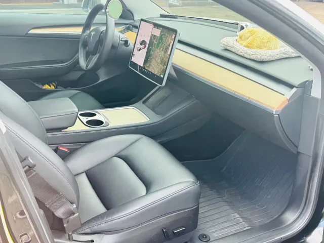 Tesla Model 3 — Фото автомобиля 8
