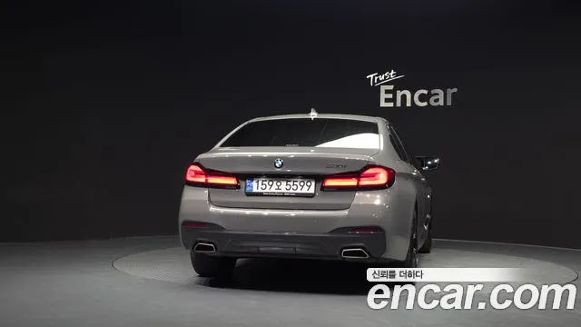 BMW 5-Series — Фото автомобиля 4
