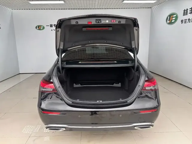 Mercedes-Benz E-Class — Фото автомобиля 28