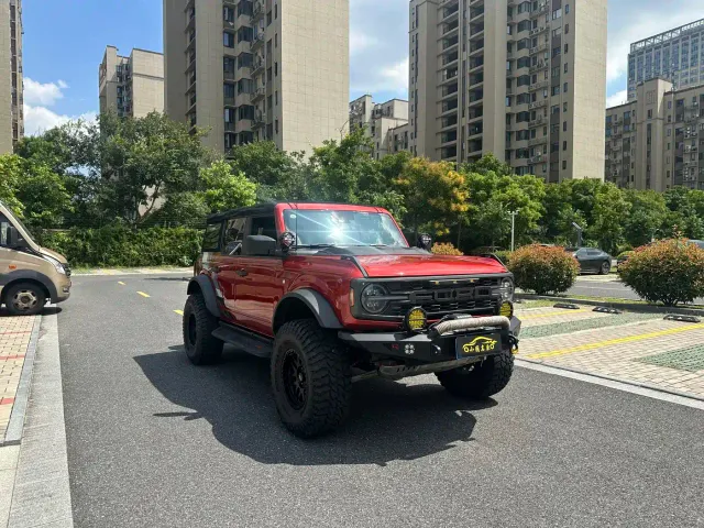 Ford Bronco — Фото автомобиля 3