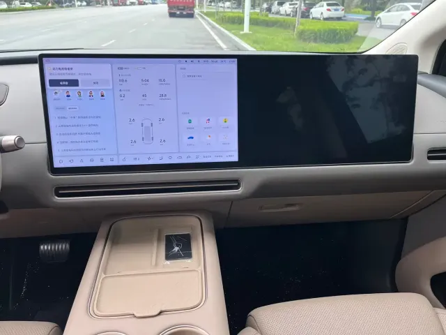 Li Auto i8 — Фото автомобиля 7