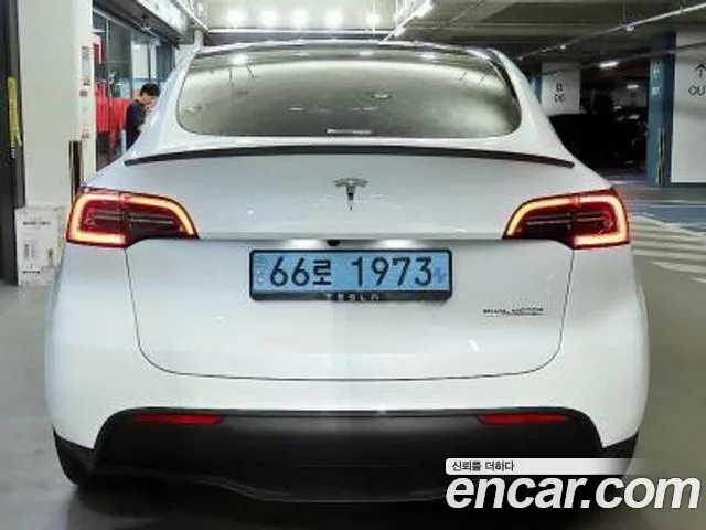 Tesla Model Y — Фото автомобиля 5