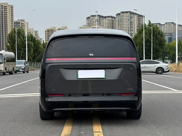 Li Auto MEGA — Фото автомобиля 18