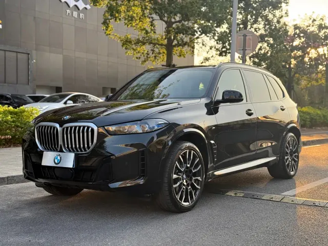 Фотография автомобиля — BMW X5