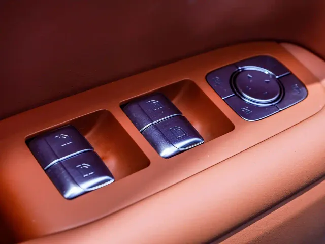 Li Auto L7 — Фото автомобиля 12