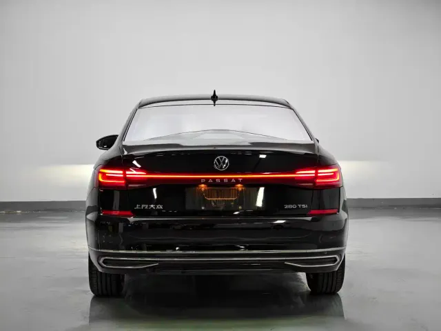 Volkswagen Passat — Фото автомобиля 6