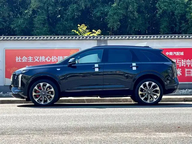 Cadillac XT5 — Фото автомобиля 3