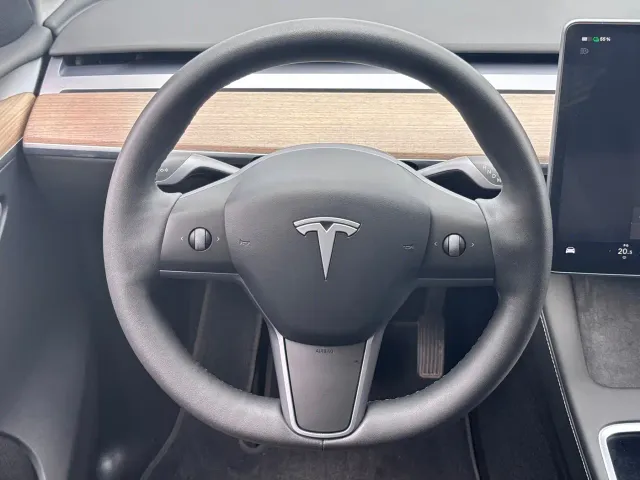Tesla Model Y — Фото автомобиля 16