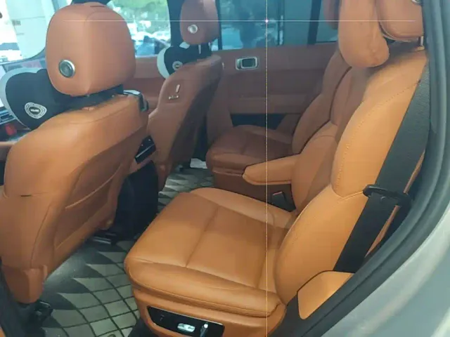 Li Auto L8 — Фото автомобиля 16