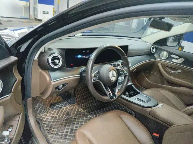 Mercedes-Benz E-Class — Фото автомобиля 8