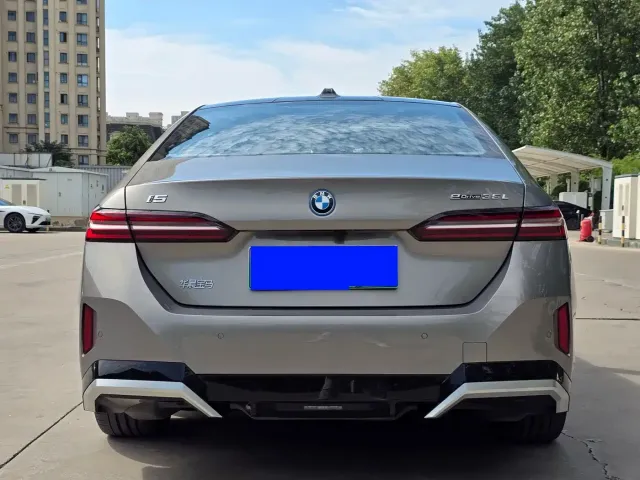BMW i5 — Фото автомобиля 27