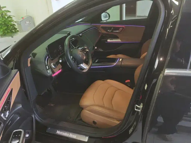 Mercedes-Benz E-Class — Фото автомобиля 3