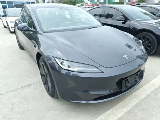 Tesla Model 3 — Фото автомобиля 3
