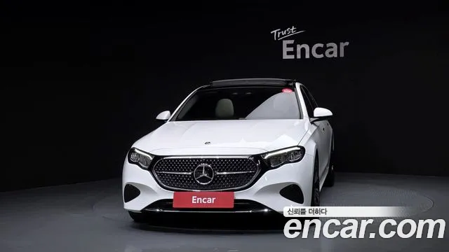 Mercedes-Benz E-Class — Фото автомобиля 3