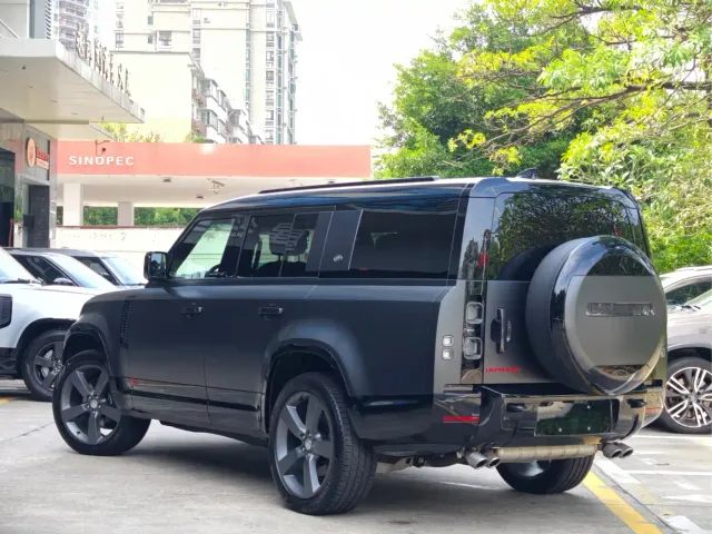 Land Rover Defender — Фото автомобиля 13