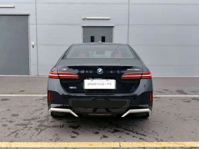 BMW i5 — Фото автомобиля 3
