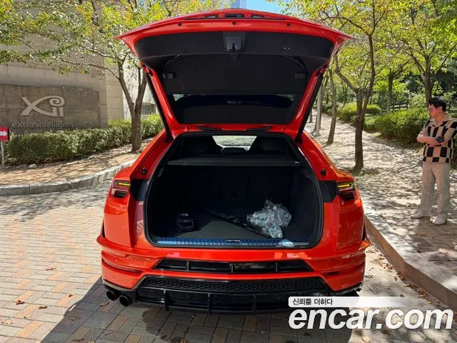 Lamborghini Urus — Фото автомобиля 4