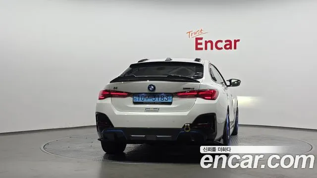 BMW i4 — Фото автомобиля 4