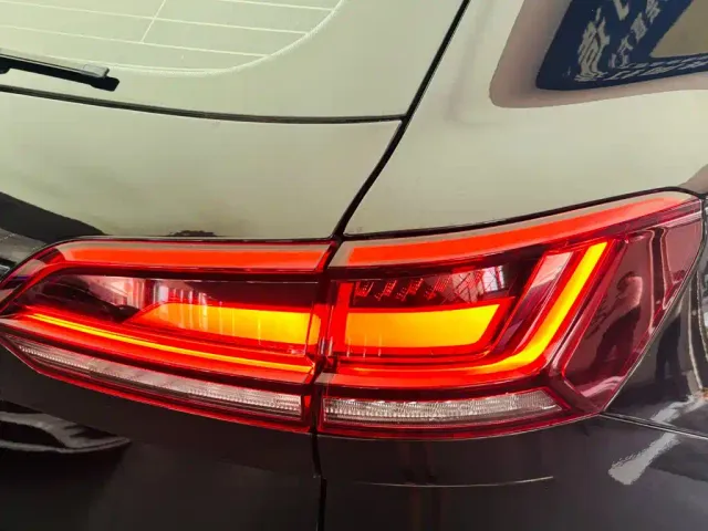 Volkswagen Touareg — Фото автомобиля 12