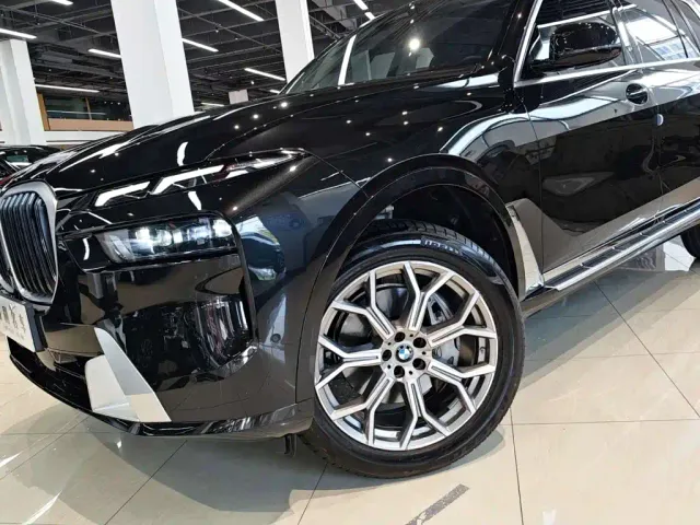 BMW X7 — Фото автомобиля 12