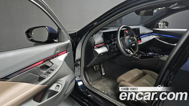 BMW i5 — Фото автомобиля 11