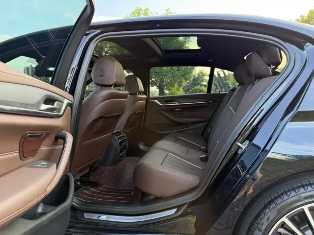 BMW 5 Series — Фото автомобиля 5
