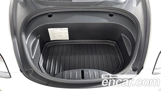 Tesla Model 3 — Фото автомобиля 6