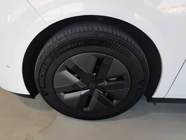 Li Auto MEGA — Фото автомобиля 22