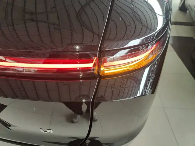 Li Auto L9 — Фото автомобиля 7