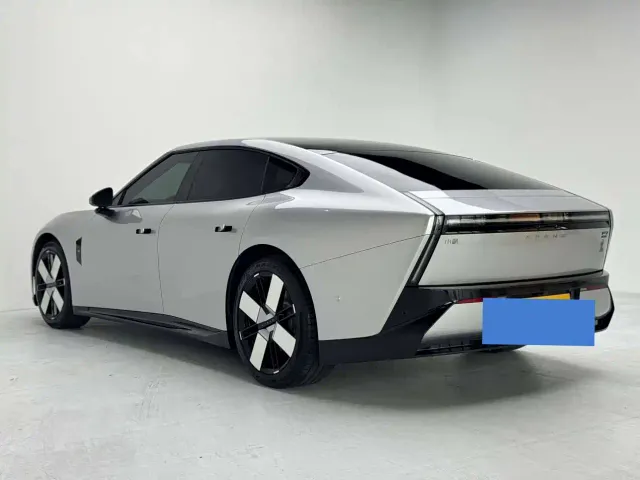 Xpeng P7 — Фото автомобиля 10
