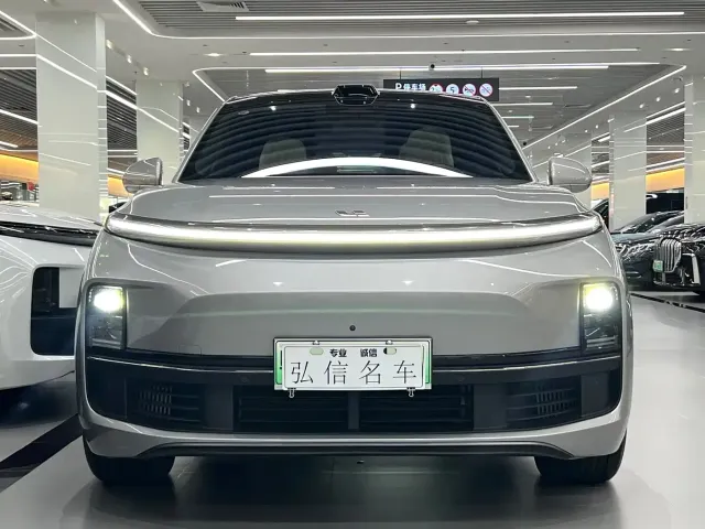 Li Auto L8 — Фото автомобиля 2