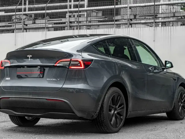 Tesla Model Y — Фото автомобиля 4