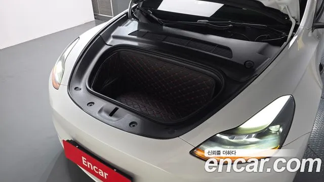 Tesla Model Y — Фото автомобиля 6