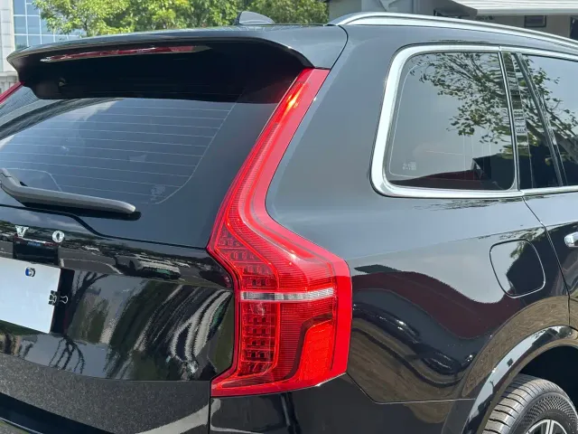 Volvo XC90 — Фото автомобиля 14