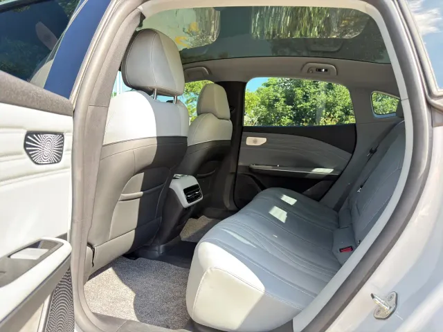 Geely Galaxy E8 — Фото автомобиля 12