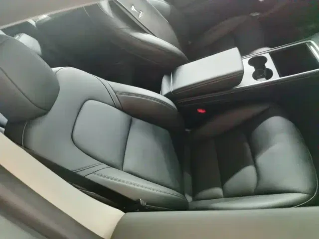 Tesla Model Y — Фото автомобиля 24
