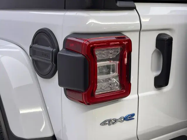 Jeep Wrangler 4xe — Фото автомобиля 10