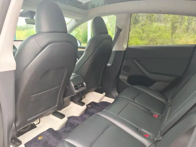 Tesla Model Y — Фото автомобиля 28