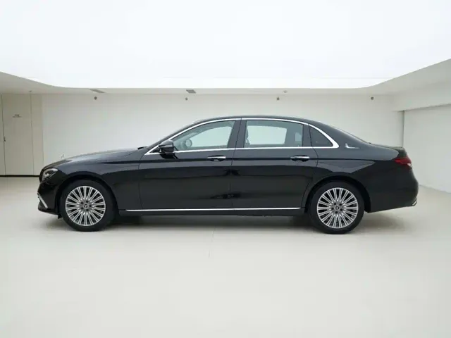 Mercedes-Benz E-Class — Фото автомобиля 3