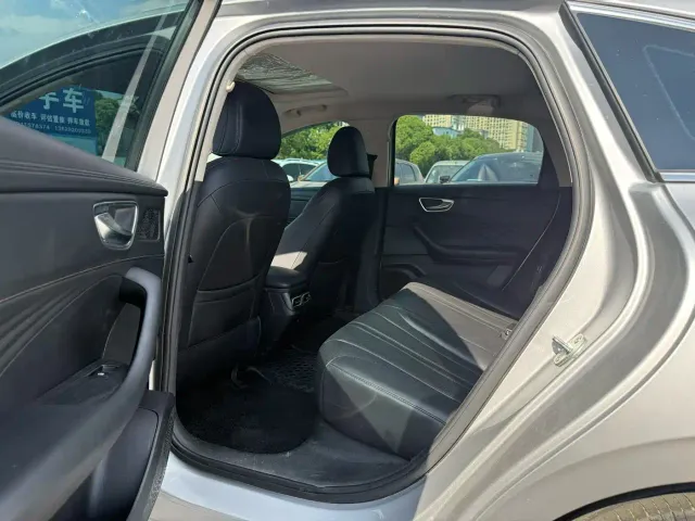 Roewe D7 — Фото автомобиля 6
