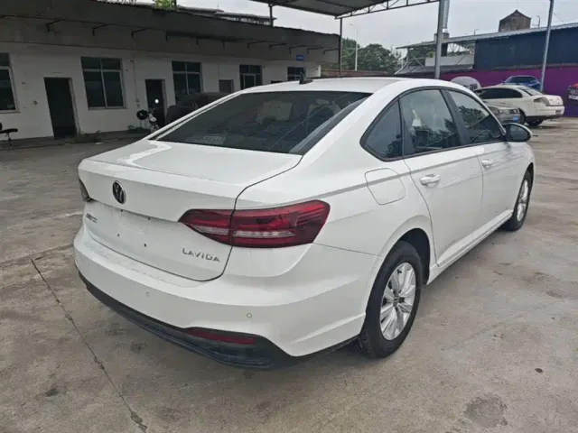 Volkswagen Lavida — Фото автомобиля 6