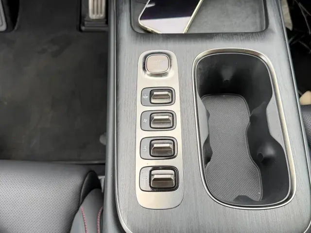 Xiaomi SU7 — Фото автомобиля 14