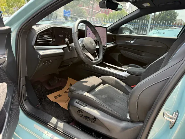Volkswagen Passat — Фото автомобиля 10