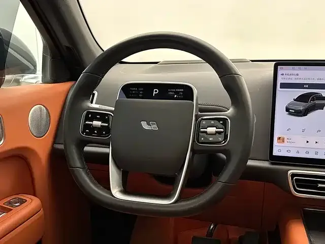 Li Auto L7 — Фото автомобиля 11