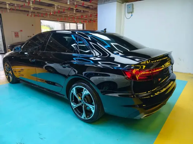 Audi A4L — Фото автомобиля 16