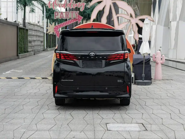 Toyota Alphard 2024 Hybrid 2.5L Prestige Edition — Фото автомобиля 5