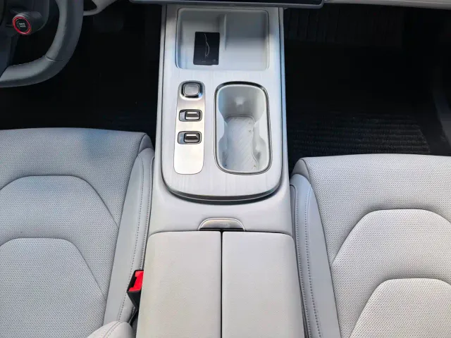 Xiaomi SU7 — Фото автомобиля 18