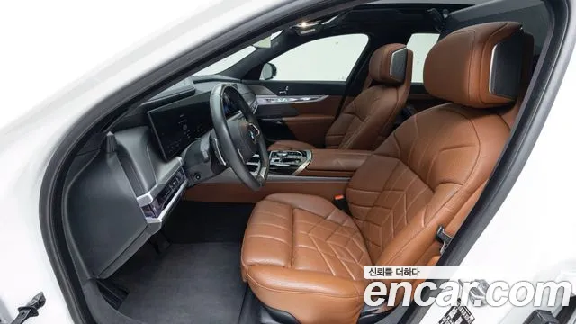 BMW 7 Series G70 — Фото автомобиля 11
