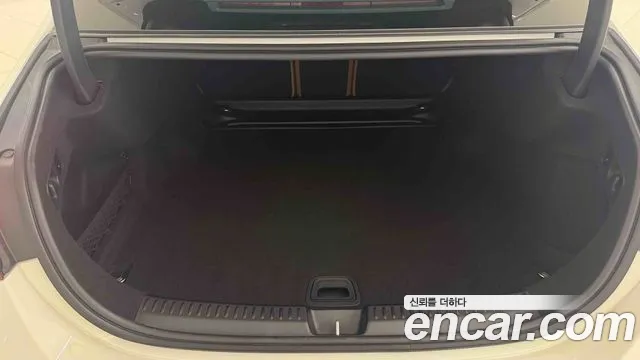 Mercedes-Benz E-Class — Фото автомобиля 11