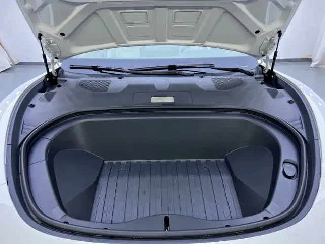 Xiaomi SU7 — Фото автомобиля 24